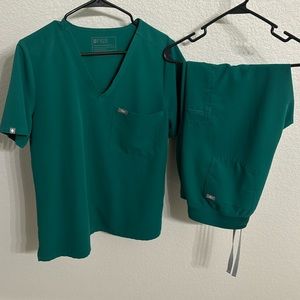 Figs Women’s Scrub Set